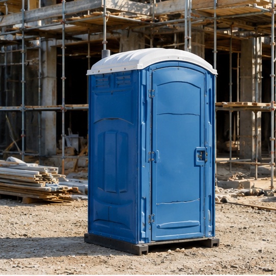 Mobiel toilet op een bouwplaats